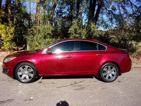 Used 2017 Buick Regal Premium w/ Driver Confidence Package #2 image 2