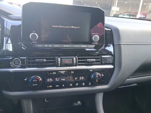 Used 2022 Nissan Pathfinder SV FWD image 8