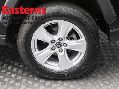 Used 2021 Toyota RAV4 XLE w/ Convenience Package image 8