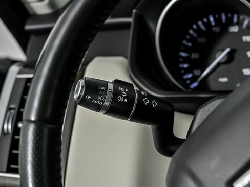 Used 2014 Land Rover Range Rover Sport HSE image 26