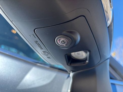 Used 2021 Toyota Highlander Limited image 18