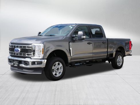 Used 2026 Ford F250 XLT AWD/4WD image 3