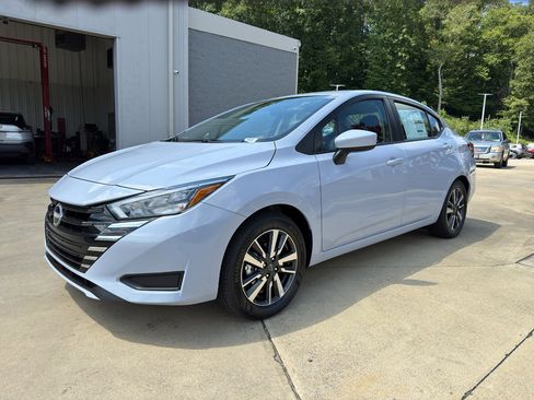 New 2025 Nissan Versa SV w/ Trunk Package image 8