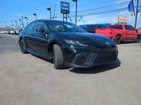 Used 2025 Toyota Camry LE image 4