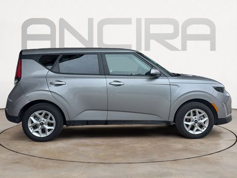 Certified 2025 Kia Soul LX image 9