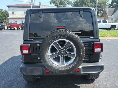 Used 2019 Jeep Wrangler Unlimited Sahara AWD/4WD image 6