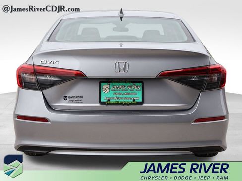 Used 2023 Honda Civic EX image 4