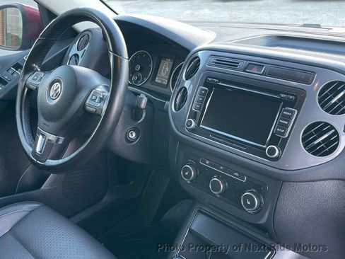 Used 2012 Volkswagen Tiguan SE image 19