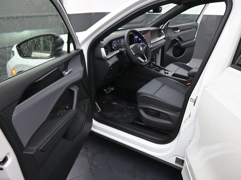 New 2026 Volkswagen Tiguan SE R-Line image 38