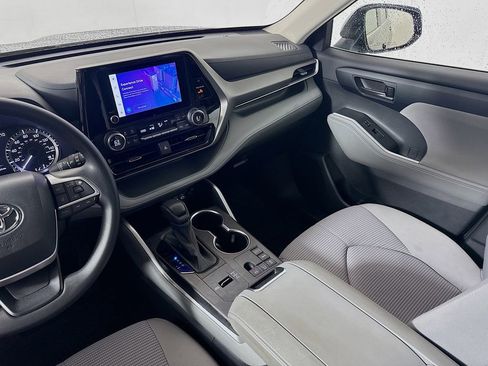Used 2023 Toyota Highlander L FWD image 22