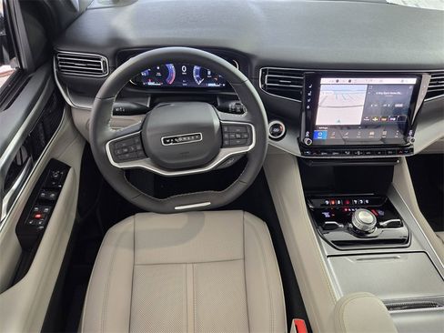 New 2025 Jeep Wagoneer L Series II image 11