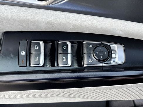 Used 2024 Kia Carnival LX image 17