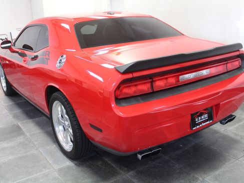 Used 2010 Dodge Challenger R/T image 4