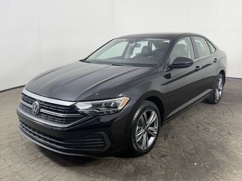 Used 2023 Volkswagen Jetta SE w/ Panoramic Sunroof Package FWD image 3