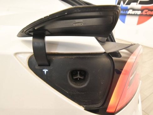 Used 2022 Tesla Model Y Long Range AWD/4WD image 31