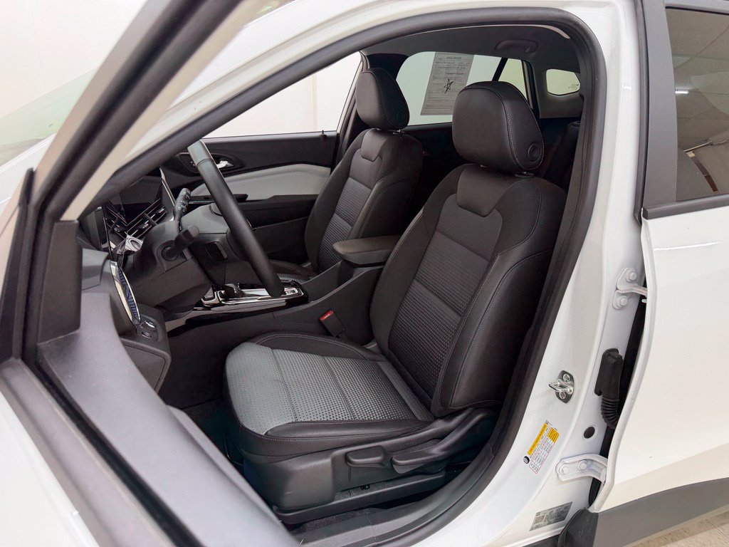 Used 2026 Chevrolet Trax LT w/ Driver Confidence Package FWD image 19