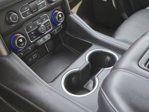 Used 2022 Chevrolet Suburban Z71 w/ Z71 Off-Road Package image 9