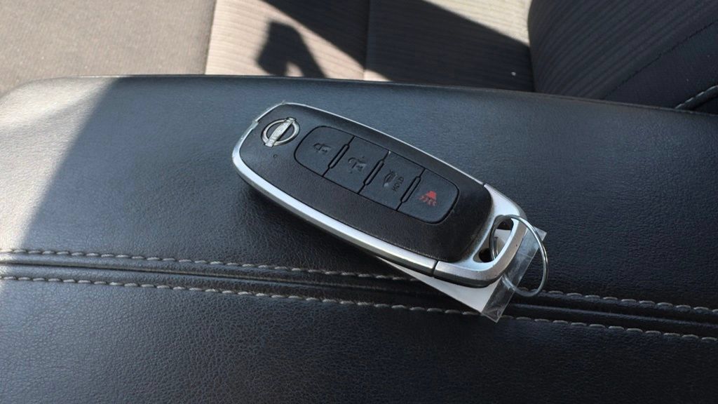 Used 2024 Nissan Sentra SV FWD image 23