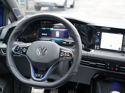 Used 2023 Volkswagen Golf R image 51