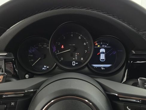 Certified 2026 Porsche Macan AWD/4WD image 15