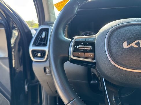 Used 2022 Kia Sorento S w/ Panoramic Sunroof Package FWD image 9