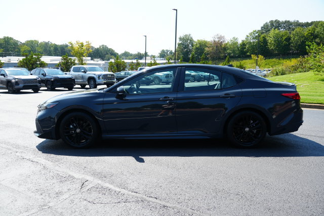 Used 2025 Toyota Camry SE FWD image 4