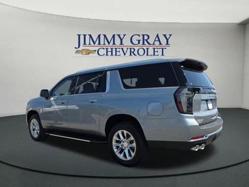 New 2026 Chevrolet Suburban Premier image 3