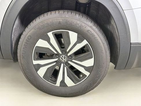 Used 2025 Volkswagen Atlas SE image 33