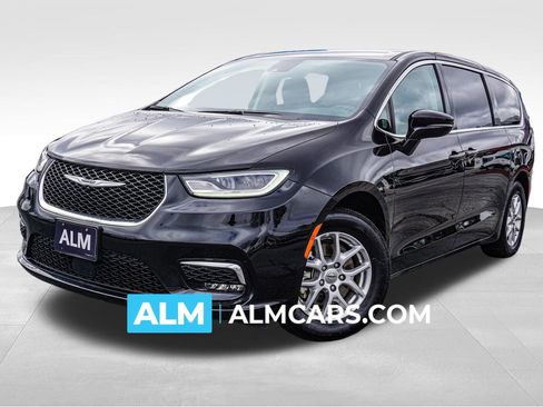 Used 2024 Chrysler Pacifica Touring-L FWD image 1