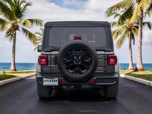 Used 2021 Jeep Wrangler Unlimited Sahara w/ Cold Weather Group AWD/4WD image 5