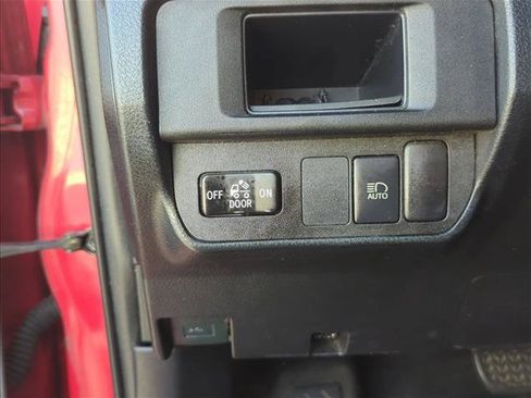 Used 2019 Toyota Tacoma SR5 RWD image 13