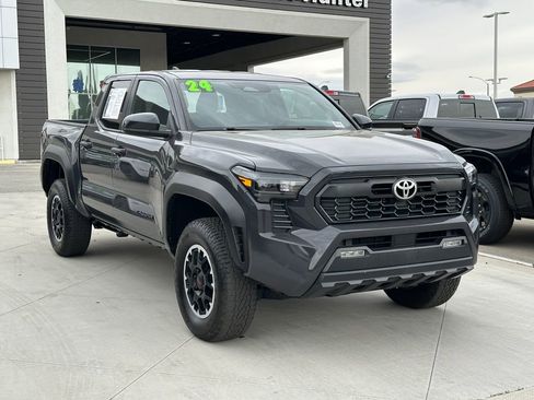 Used 2024 Toyota Tacoma TRD Off-Road image 9