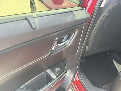 Used 2025 Nissan Rogue SL w/ SL Premium Package FWD image 12