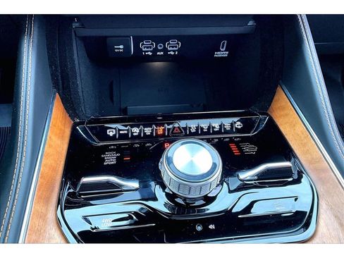 Certified 2024 Jeep Grand Wagoneer Series III w/ HD Trailer Tow Package AWD/4WD image 31