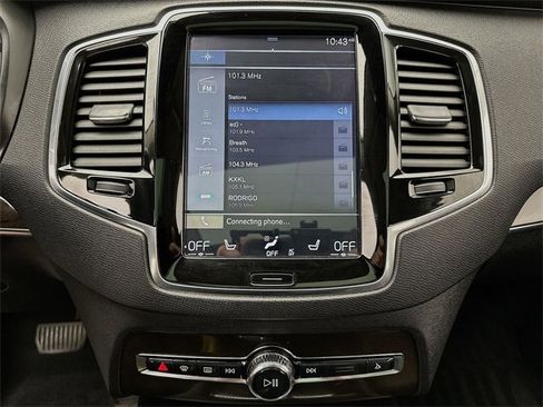 Used 2018 Volvo XC90 T6 Momentum w/ Convenience Package image 16