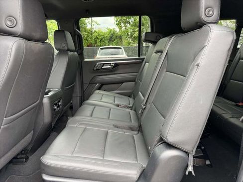 Used 2025 Chevrolet Suburban LT AWD/4WD image 15