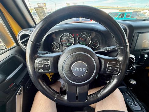 Used 2015 Jeep Wrangler Unlimited Sahara w/ Connectivity Group AWD/4WD image 10