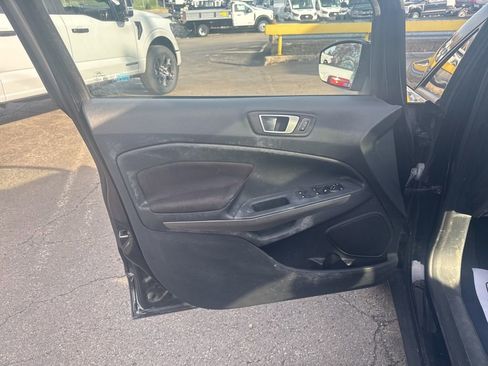 Used 2018 Ford EcoSport SE image 9