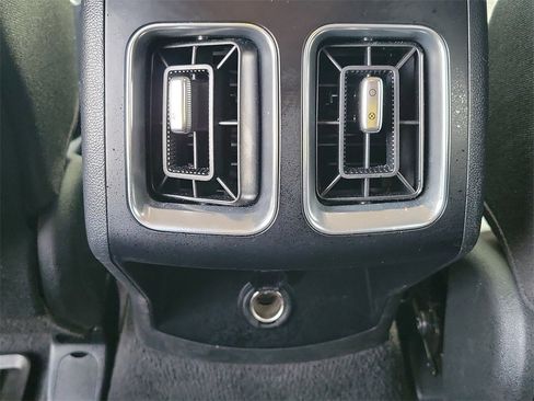 Used 2025 Kia Sorento LX image 18