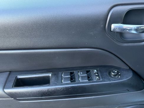 Used 2014 Jeep Patriot Sport image 9