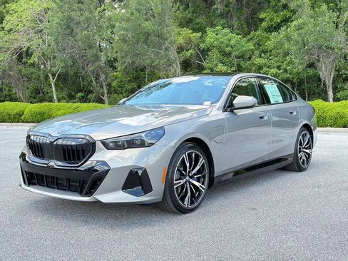 New 2026 BMW 550e xDrive AWD/4WD image 1