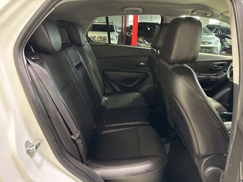Used 2017 Chevrolet Trax LT w/ LT Convenience Package FWD image 34