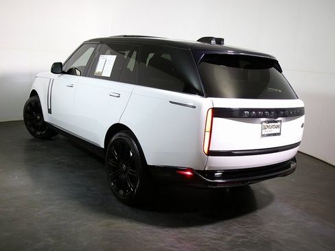 Used 2022 Land Rover Range Rover Long Wheelbase SE image 2