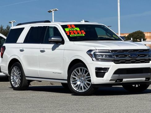 Used 2024 Ford Expedition Platinum AWD/4WD image 2