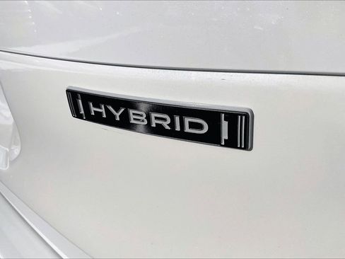 Certified 2025 Subaru Forester Premium image 9