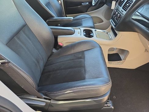 Used 2018 Dodge Grand Caravan SXT w/ Rear Park Assist Package FWD image 22