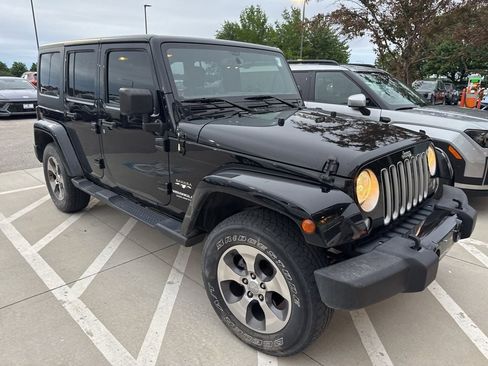 Used 2017 Jeep Wrangler Unlimited Sahara w/ Dual Top Group AWD/4WD image 6