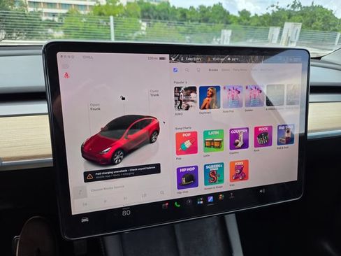 Used 2023 Tesla Model Y Long Range AWD/4WD image 34