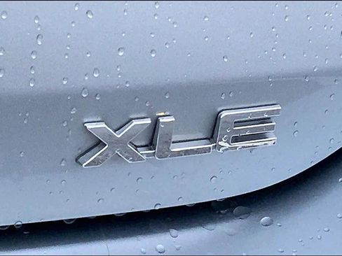 Used 2022 Toyota Highlander XLE image 10