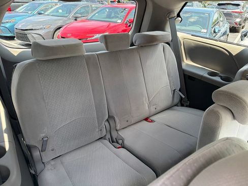 Used 2017 Toyota Sienna LE FWD image 14